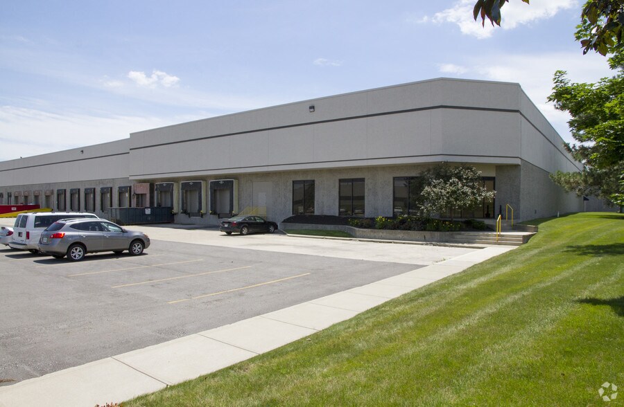 More Photos Of 4401-4419 Equity Dr, Columbus Warehouse For Lease