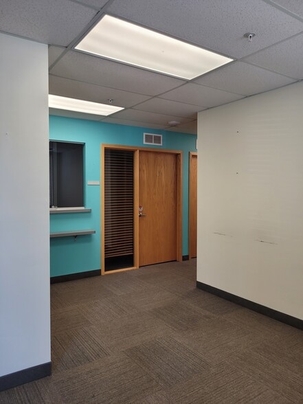 More Photos Of 10091 Dogwood St NW, Coon Rapids Office For Sale