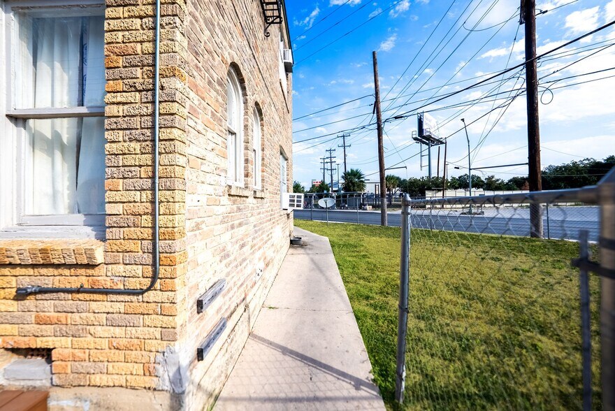 More Photos Of 2031 Fredericksburg Rd, San Antonio Apartments For Sale