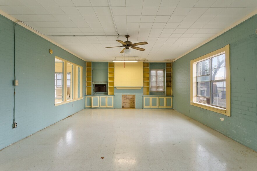 More Photos Of 503 S Illinois Ave, Weslaco Flex For Lease