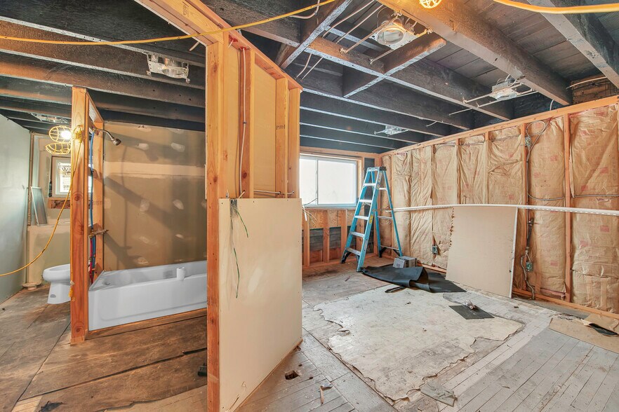More Photos Of 6 N Saginaw St, Pontiac Storefront Retail Residential For Sale