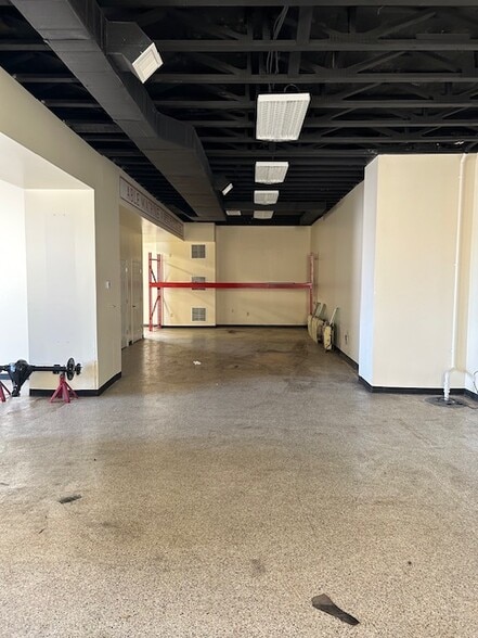 More Photos Of 21 Brookside Dr, Wilmington Industrial For Sale