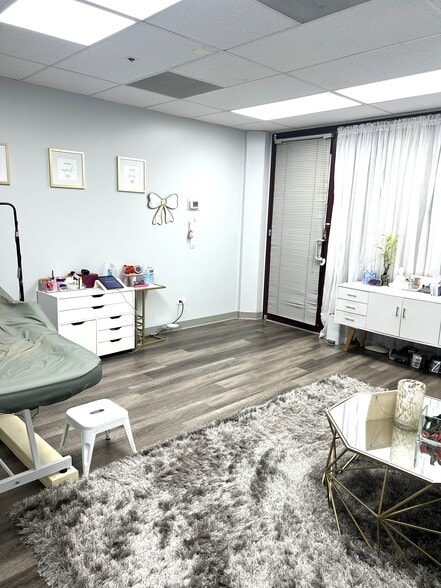 More Photos Of 725 Kapiolani Blvd, Honolulu Office For Sale