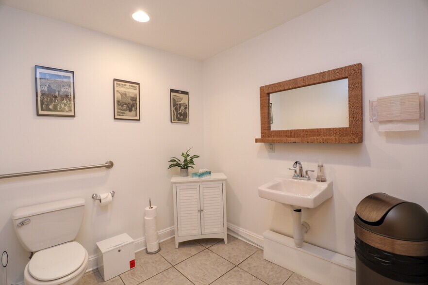 More Photos Of 216 Rt. 32, New Paltz Medical For Sale