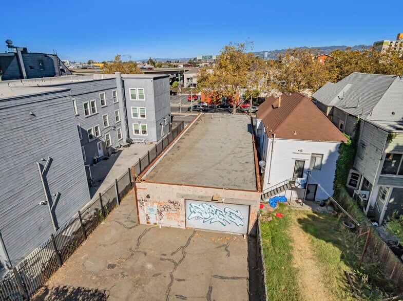 More Photos Of 635 W Grand Ave, Oakland Freestanding For Sale