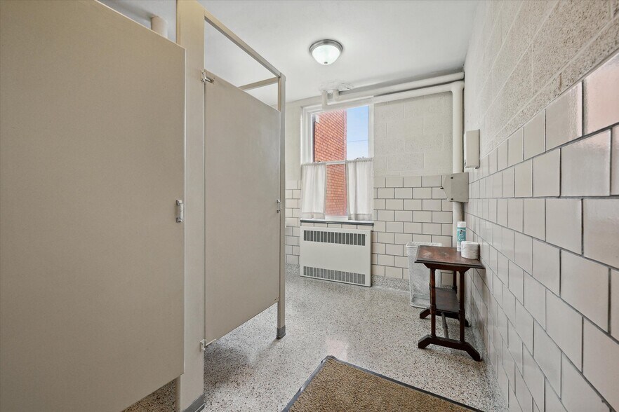 More Photos Of 725 Navarre Ave, Toledo Religious Facility For Sale