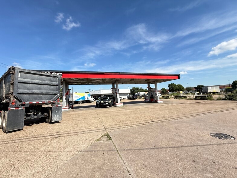 More Photos Of 8899 North Loop E, Houston Service Station For Sale