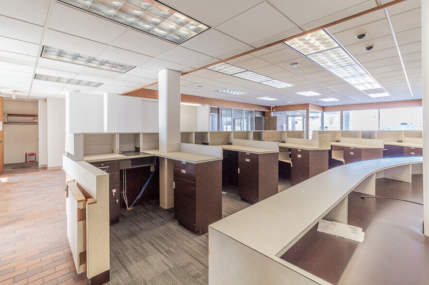 More Photos Of 132 E Main St, Hortonville Bank For Sale