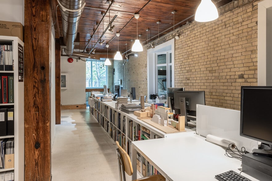 More Photos Of 18 Gloucester Ln, Toronto Office Residential For Sale