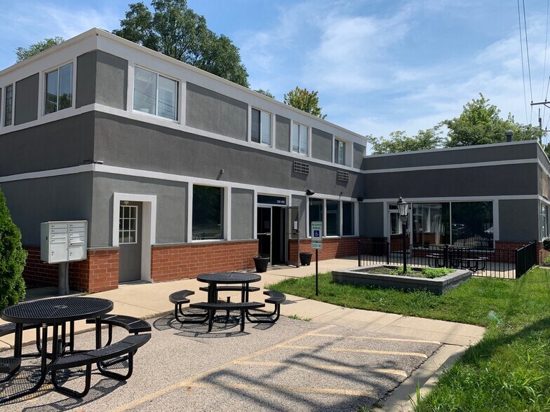 Primary Photo Of 700 Northwest Hwy, Fox River Grove Restaurant For Sale