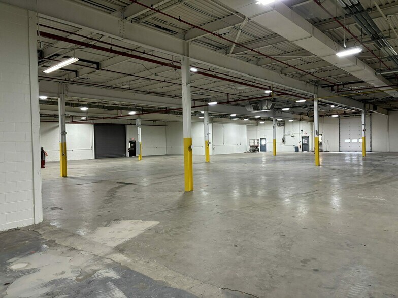 More Photos Of 562 Captain Neville Dr, Waterbury Manufacturing For Lease