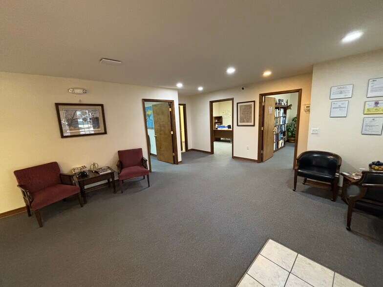 More Photos Of 4040 Waring Rd, Lakeland Office For Sale