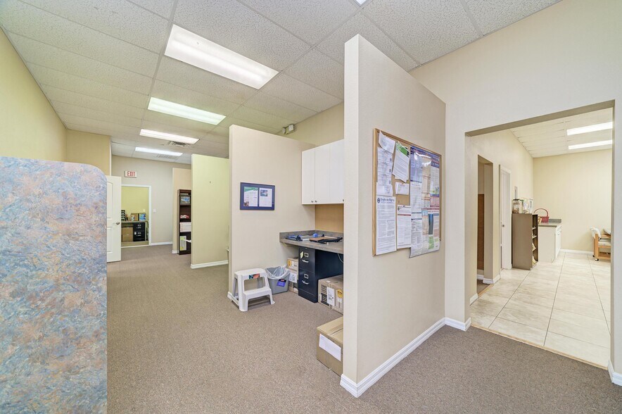 More Photos Of 2555 Porter Lake Dr, Sarasota Light Manufacturing For Sale