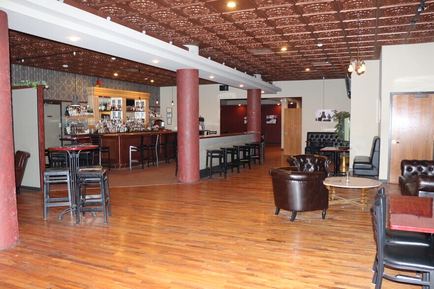 More Photos Of 427 E Monroe St, Springfield Office For Sale