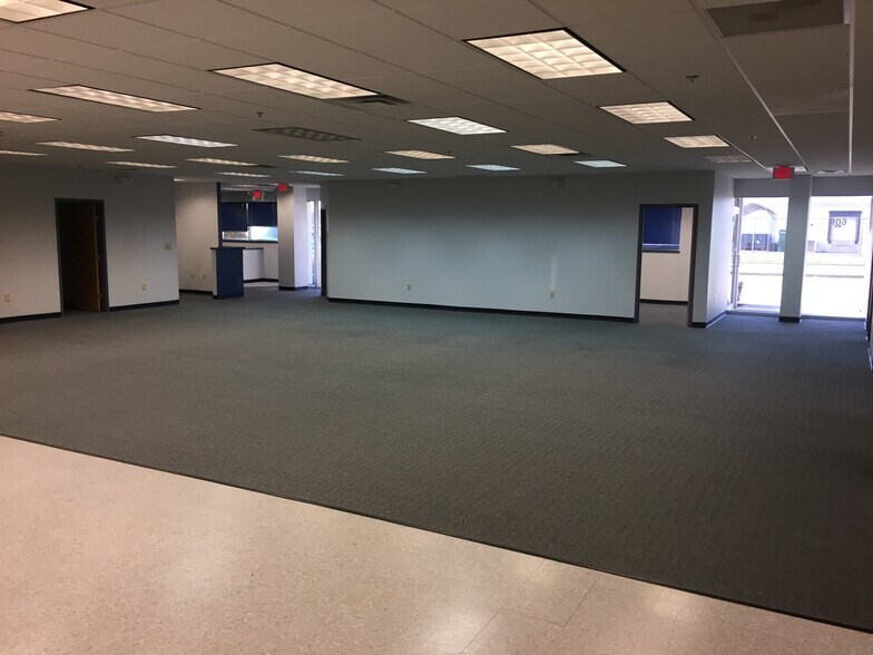 More Photos Of 604-620 Phillips Dr, Dayton Showroom For Lease