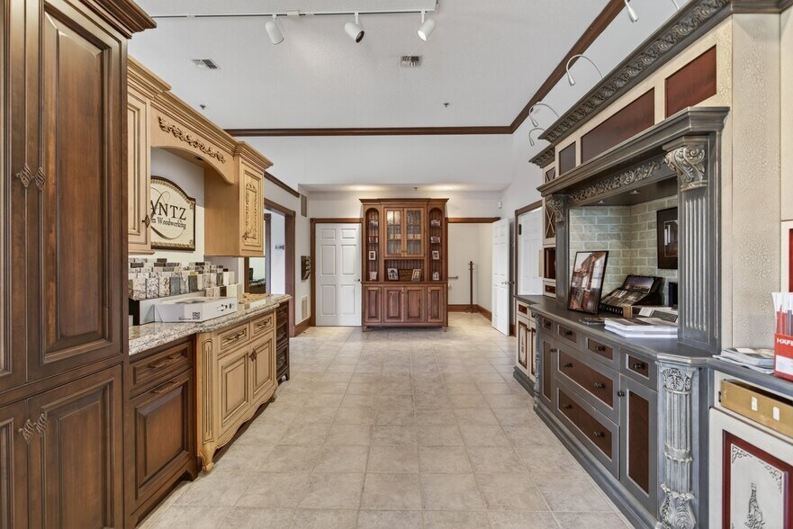 More Photos Of 641 Acorn Dr, Harrisonburg Manufacturing For Sale