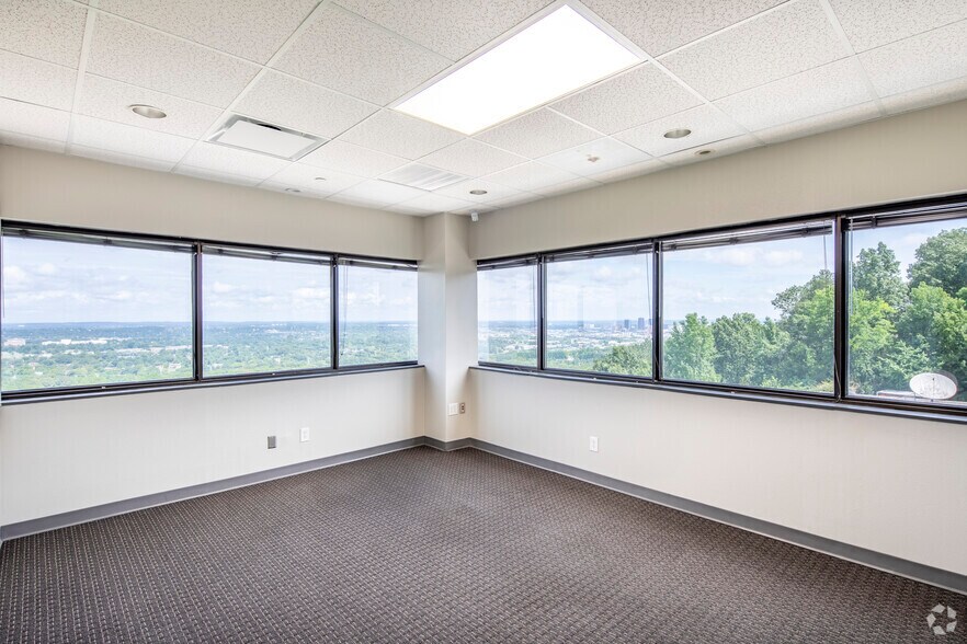 More Photos Of 600 Beacon Pkwy W, Birmingham Medical For Lease