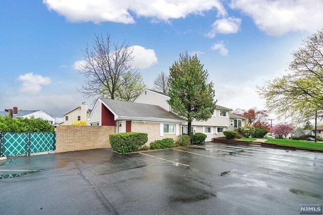 More Photos Of 601 Washington Ave, Dumont Coworking Space