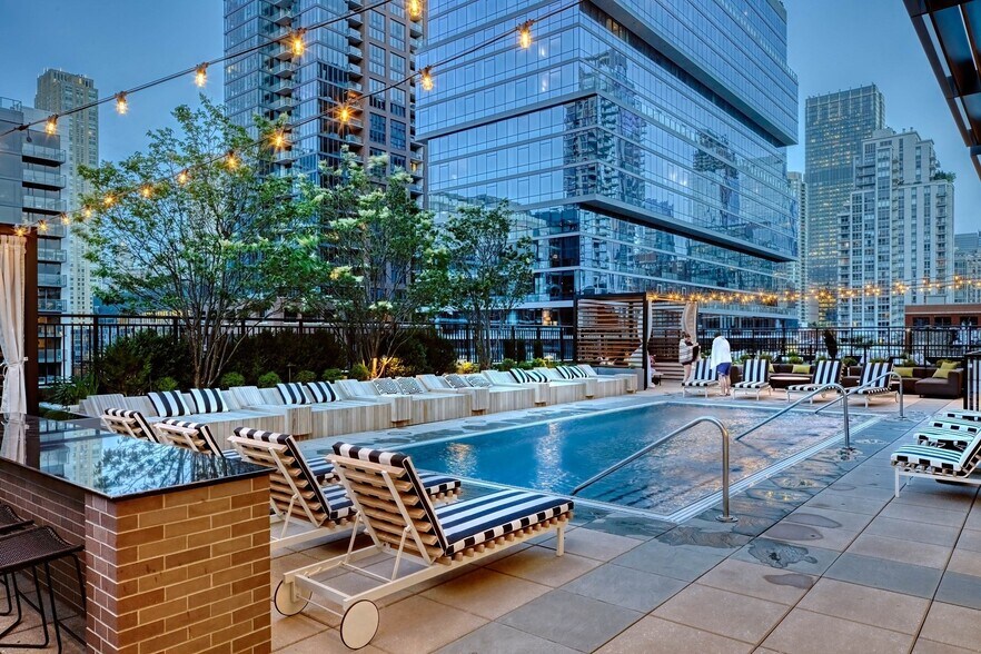 More Photos Of 222 W Erie St, Chicago Multifamily For Sale