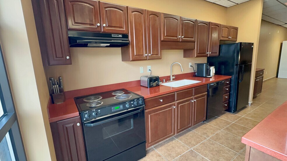 More Photos Of 1014 S Main St, Nicholasville Office For Sale