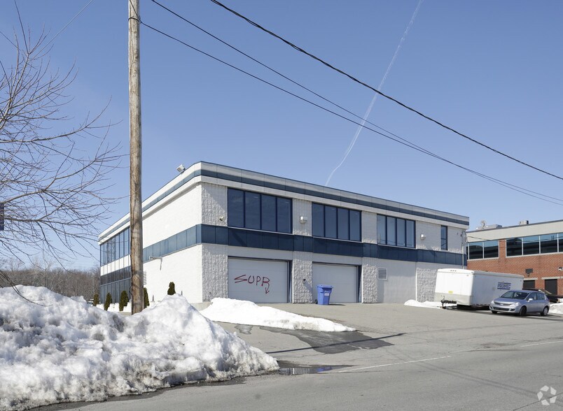 More Photos Of 85 Aut du Souvenir, L'Île-Perrot General Retail For Sale