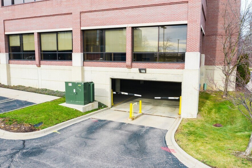 More Photos Of 19575 Victor Pky, Livonia Office For Sale