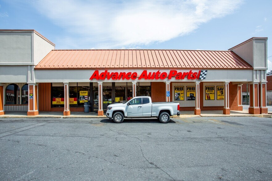 More Photos Of 801-901 W Broad St, Waynesboro Unknown For Lease