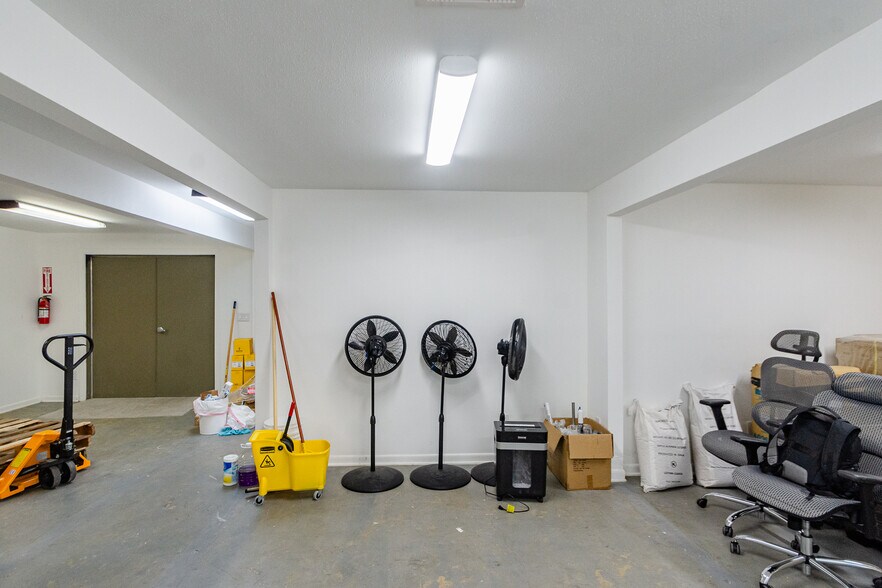 More Photos Of 5904 Dolores St, Houston Office For Lease