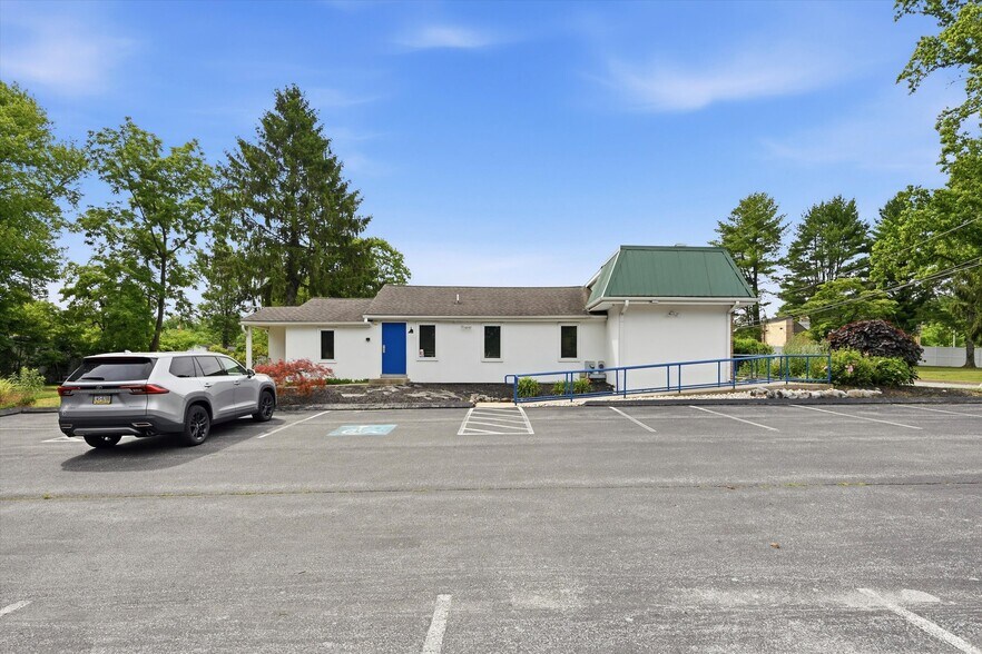 More Photos Of 103 Garris Rd, Downingtown Medical For Sale