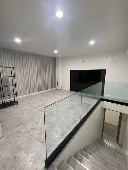 More Photos Of 7450-7454 Melrose Ave, Los Angeles Storefront For Lease