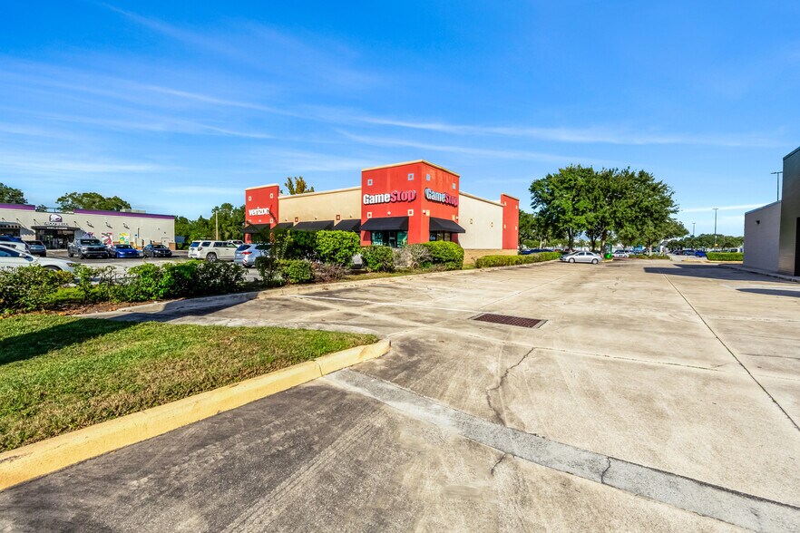 More Photos Of 6751 N Church Ave, Mulberry Freestanding For Sale