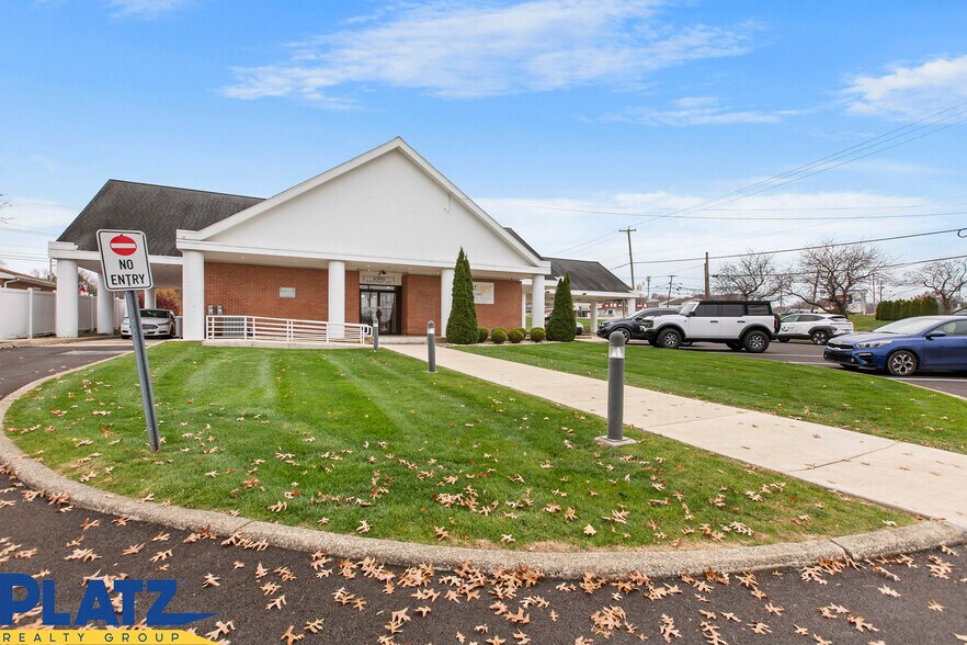 More Photos Of 4390 Mahoning Ave, Youngstown Bank For Sale