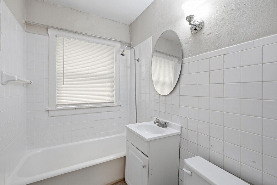 More Photos Of 1109 W 40th St, Kansas City Apartments For Sale