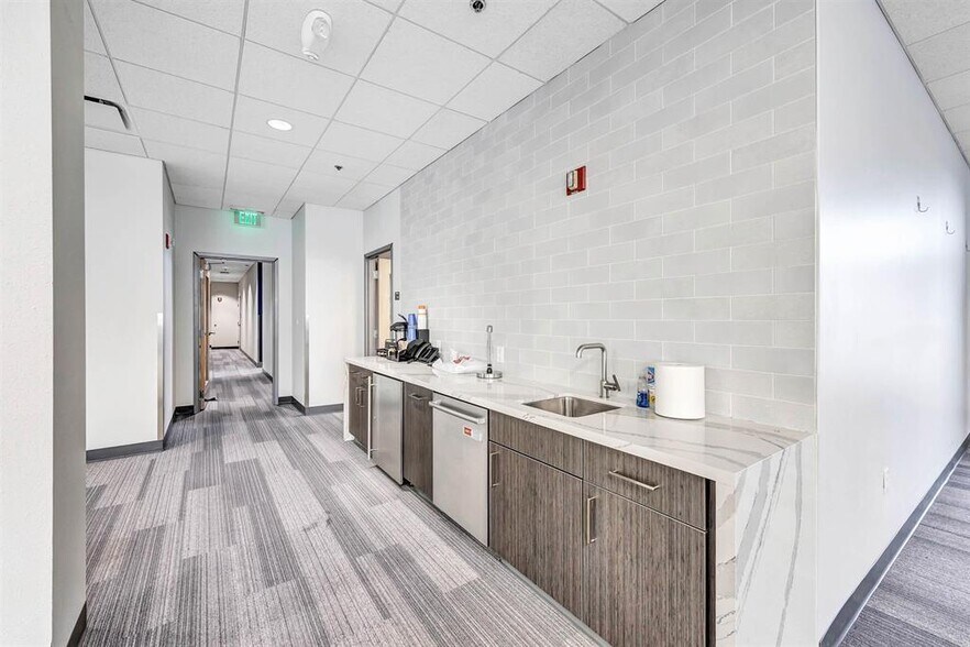 More Photos Of 325 Reid St, De Pere Office For Lease