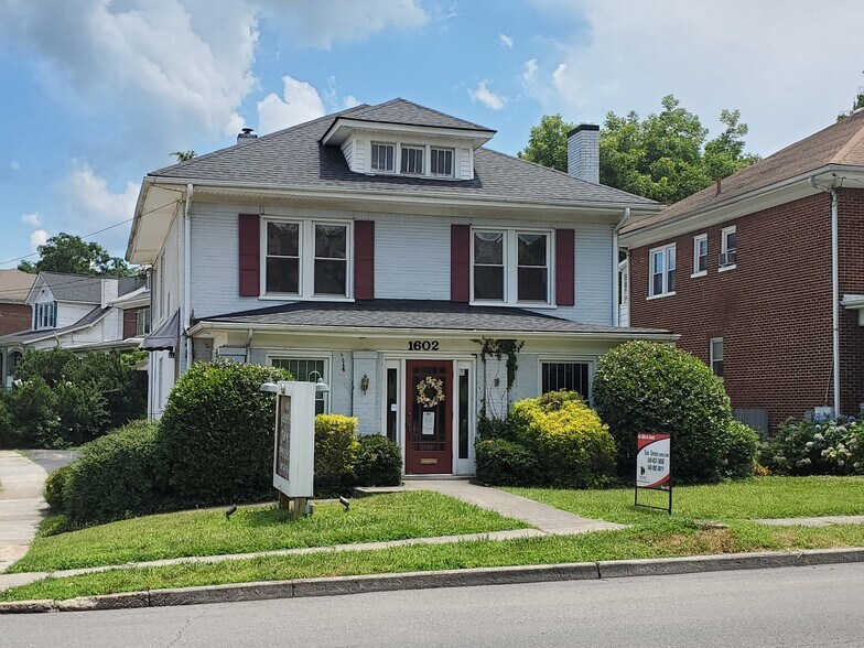 More Photos Of 1602 Grandin Rd SW, Roanoke Medical For Sale