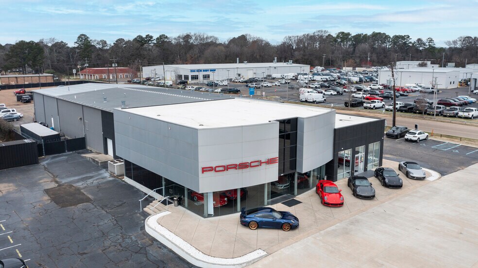 More Photos Of 5385 N I 55 St, Jackson Auto Dealership For Sale