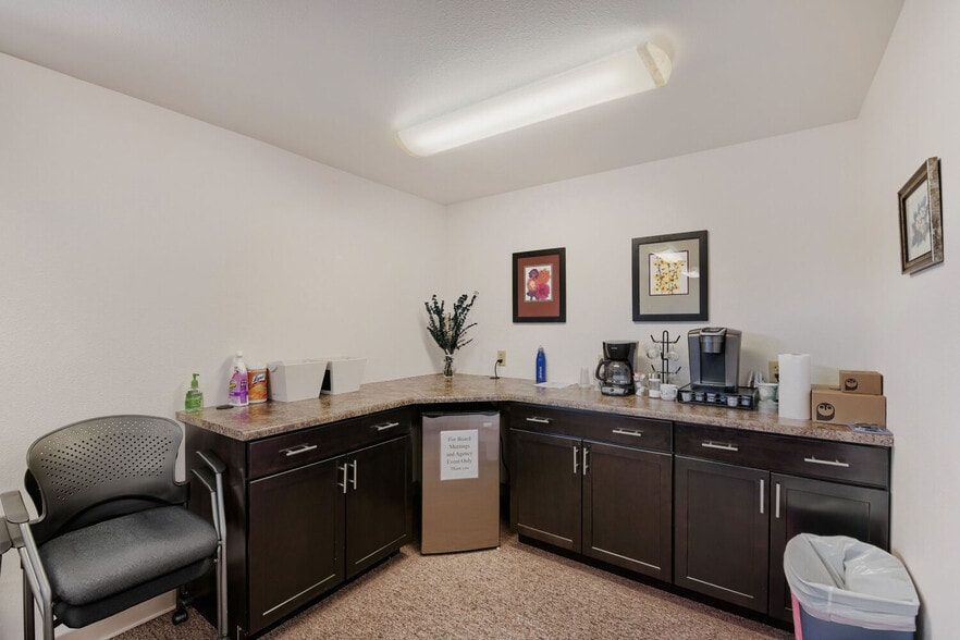 More Photos Of 641 E 112th Ave, Northglenn Veterinarian Kennel For Sale