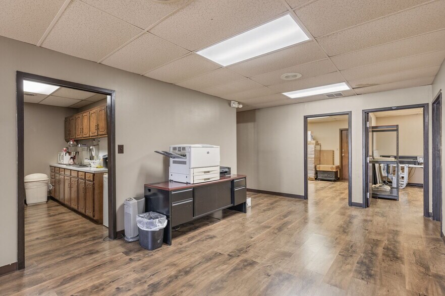 More Photos Of 6580 E Skelly Dr, Tulsa Manufacturing For Sale