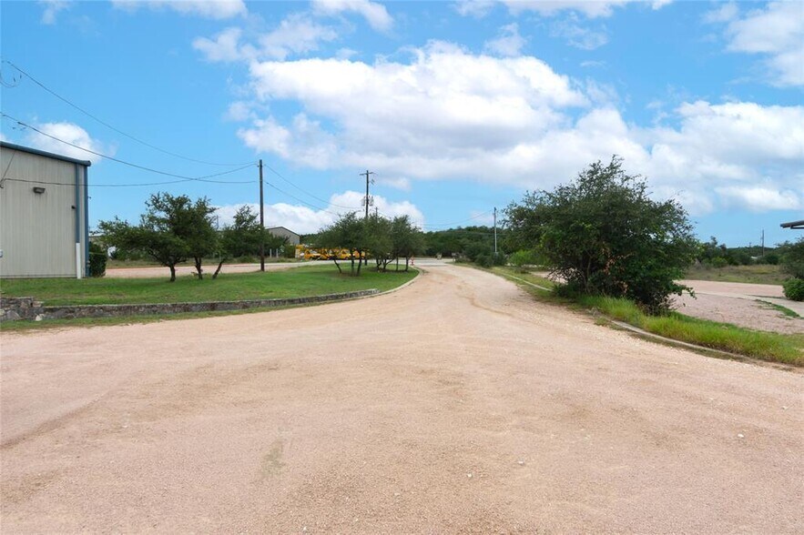 More Photos Of 275 Frog Pond Ln, Dripping Springs Office For Lease