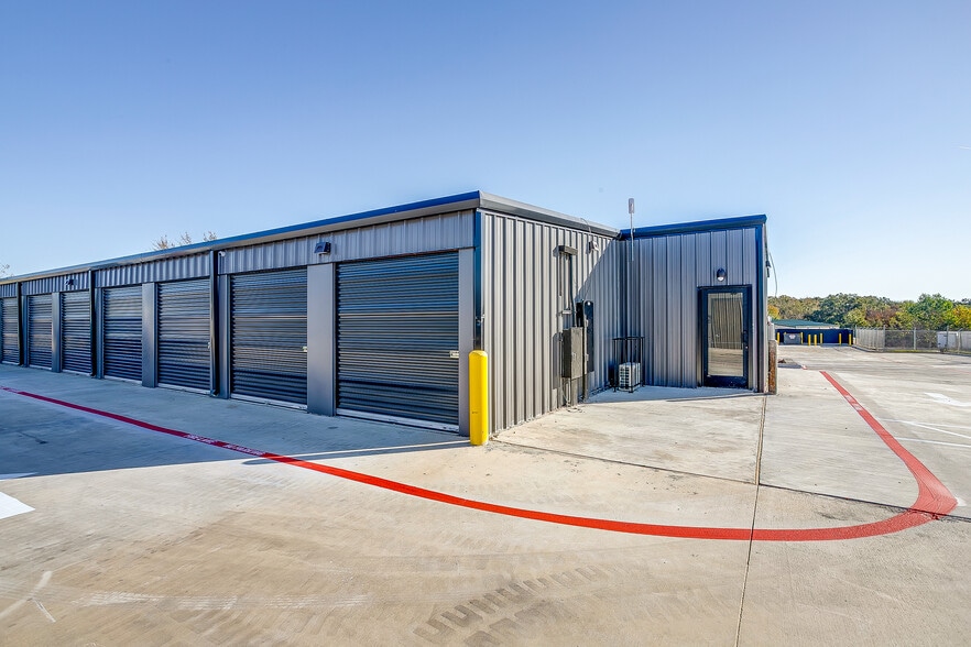 More Photos Of 1321 Kerry ln, Azle Industrial For Sale