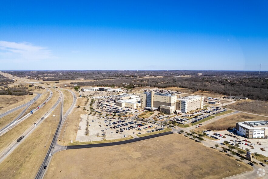 More Photos Of 4616 S US Highway 75, Denison Medical For Lease