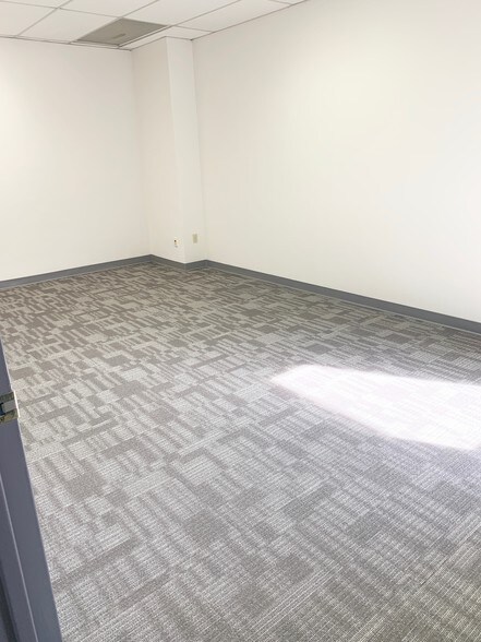 More Photos Of 2450 Embarcadero Rd, Palo Alto Research And Development For Lease