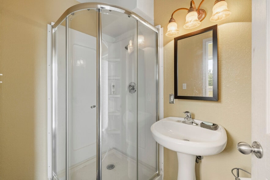 More Photos Of 101 S Friendswood Dr, Friendswood General Retail For Sale