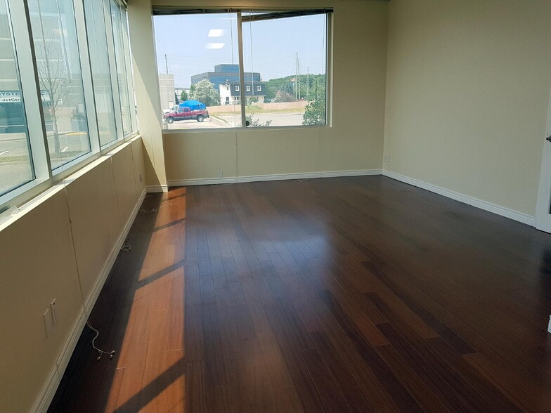 More Photos Of 385 Connie Cres, Concord Warehouse For Lease