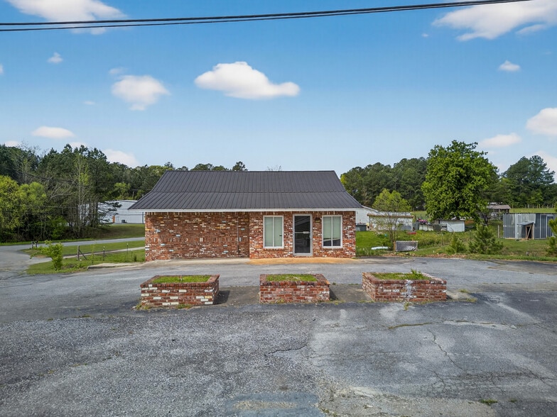 More Photos Of 15391 US Highway 431 S, Glencoe General Retail For Sale