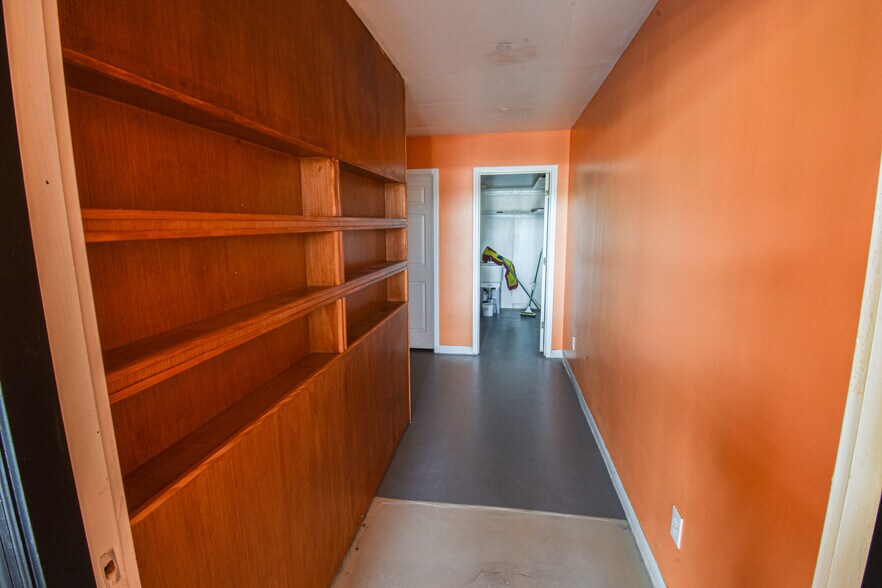 More Photos Of 4550 Station Cir, Northport Freestanding For Lease