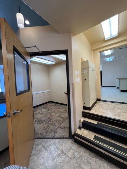 More Photos Of 2245 E State Route 69, Prescott Veterinarian Kennel For Lease