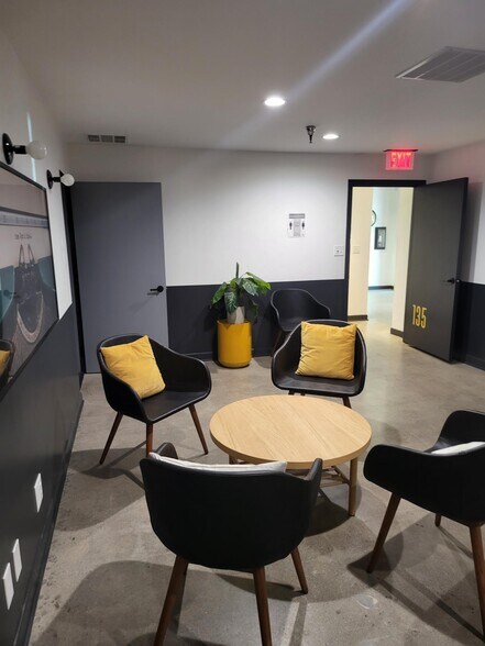 More Photos Of 3000 N Hollywood Way, Burbank Office For Lease