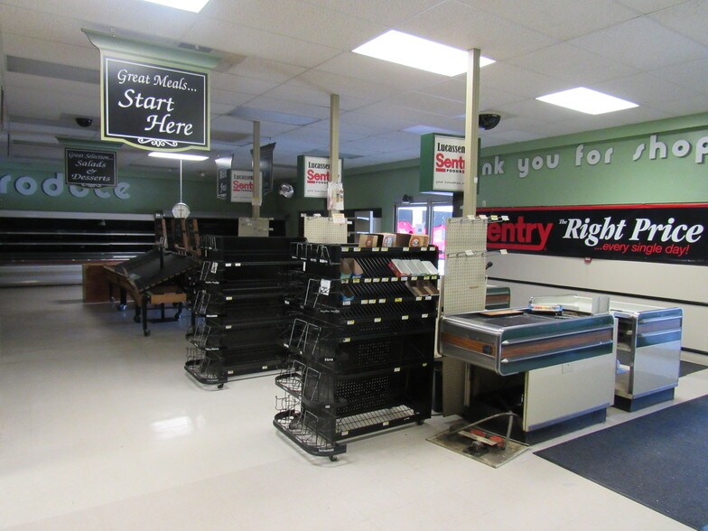 More Photos Of 275 Laing St, Redgranite Supermarket For Lease