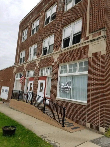 More Photos Of 612 W Gallatin St, Vandalia Apartments For Sale